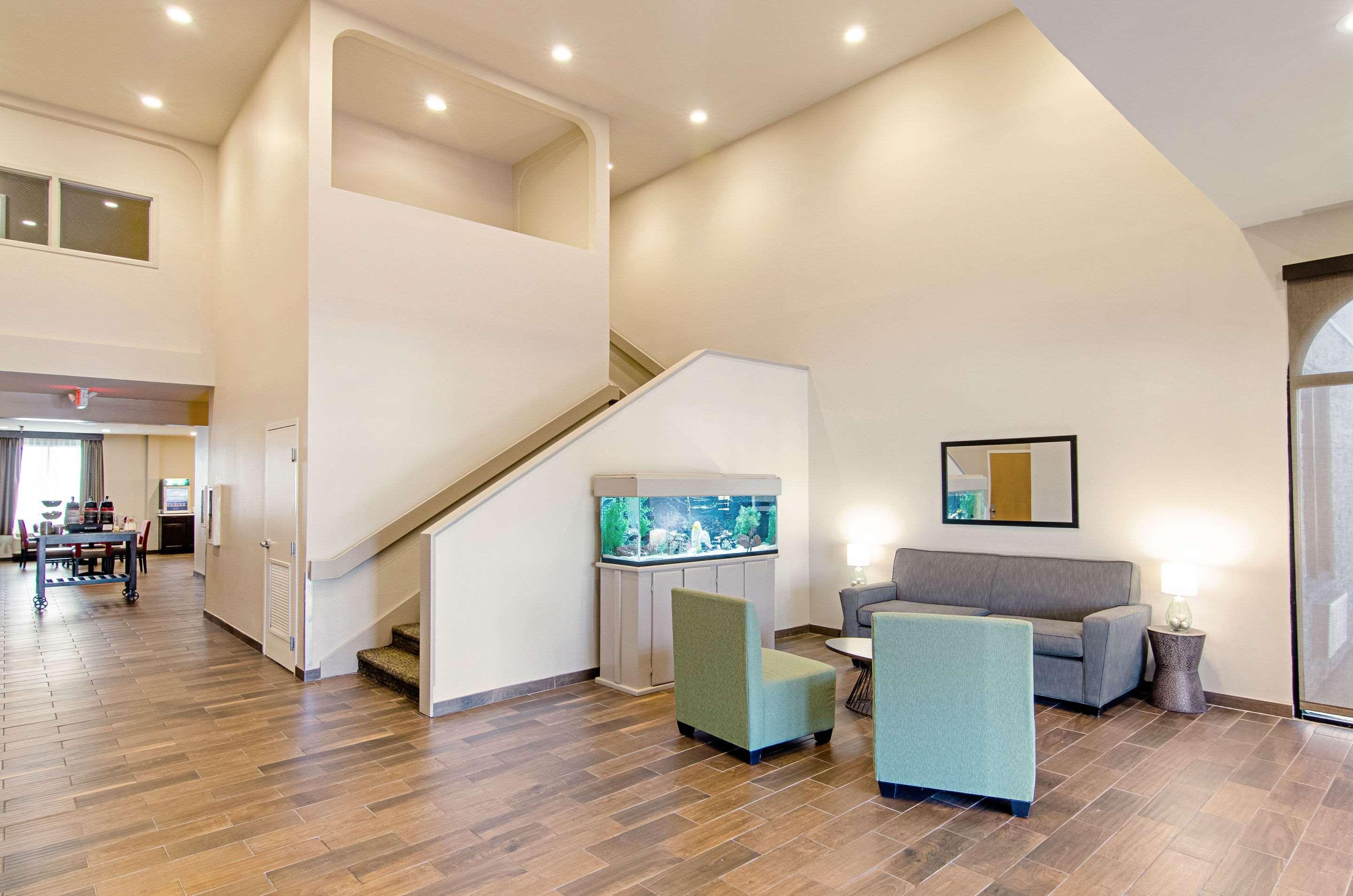 Quality Inn & Suites Near Tanger Outlet Mall Gonzales Εξωτερικό φωτογραφία
