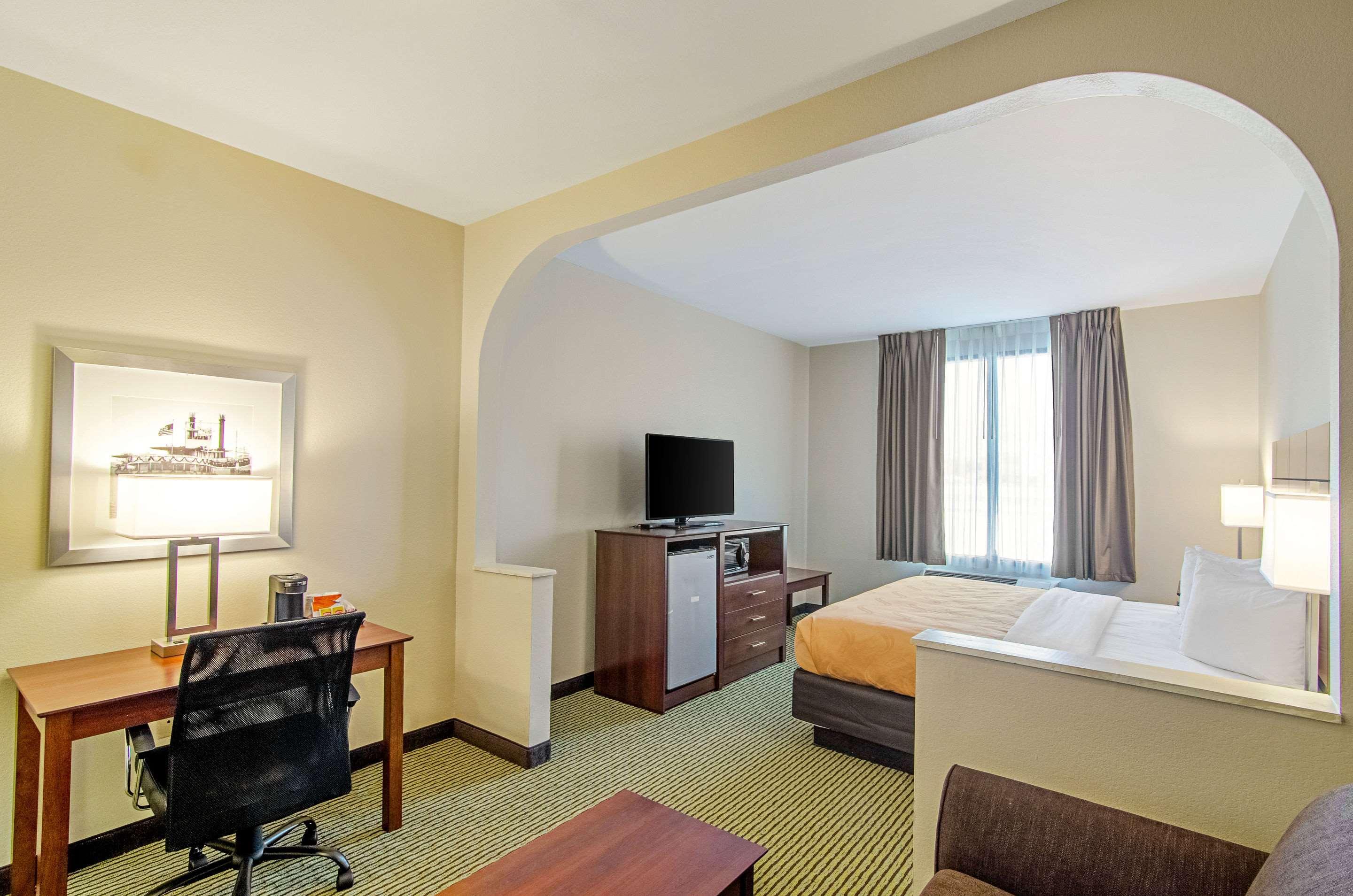 Quality Inn & Suites Near Tanger Outlet Mall Gonzales Εξωτερικό φωτογραφία