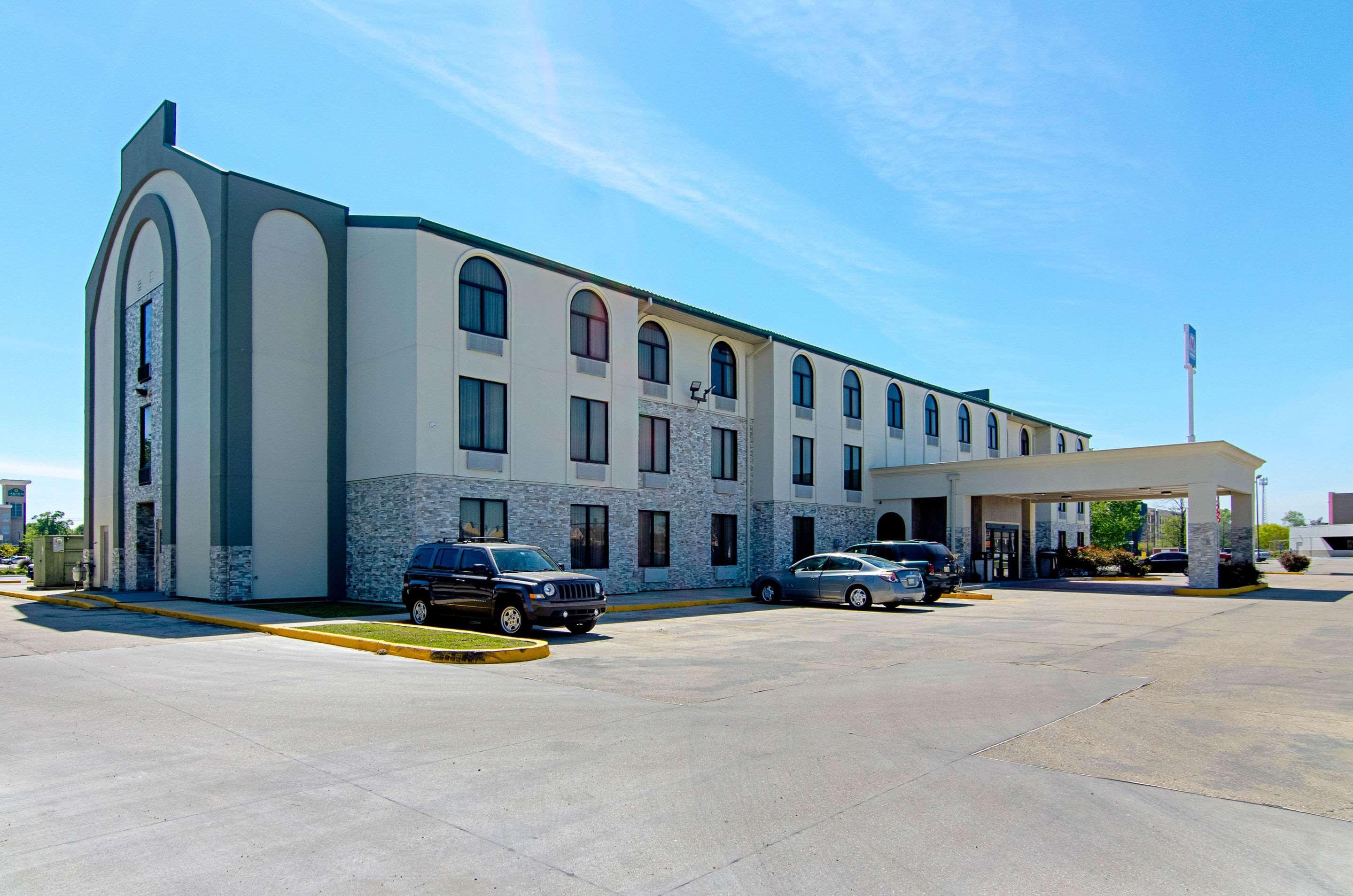 Quality Inn & Suites Near Tanger Outlet Mall Gonzales Εξωτερικό φωτογραφία