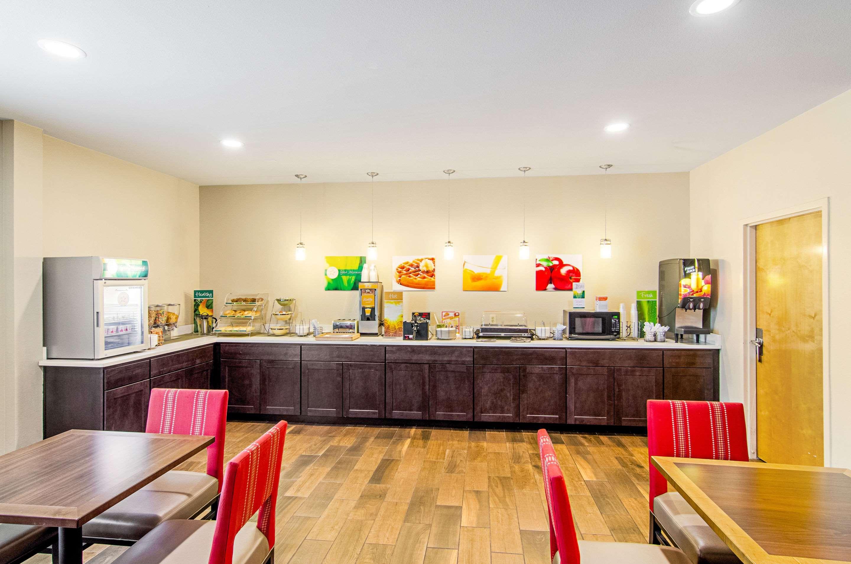Quality Inn & Suites Near Tanger Outlet Mall Gonzales Εξωτερικό φωτογραφία