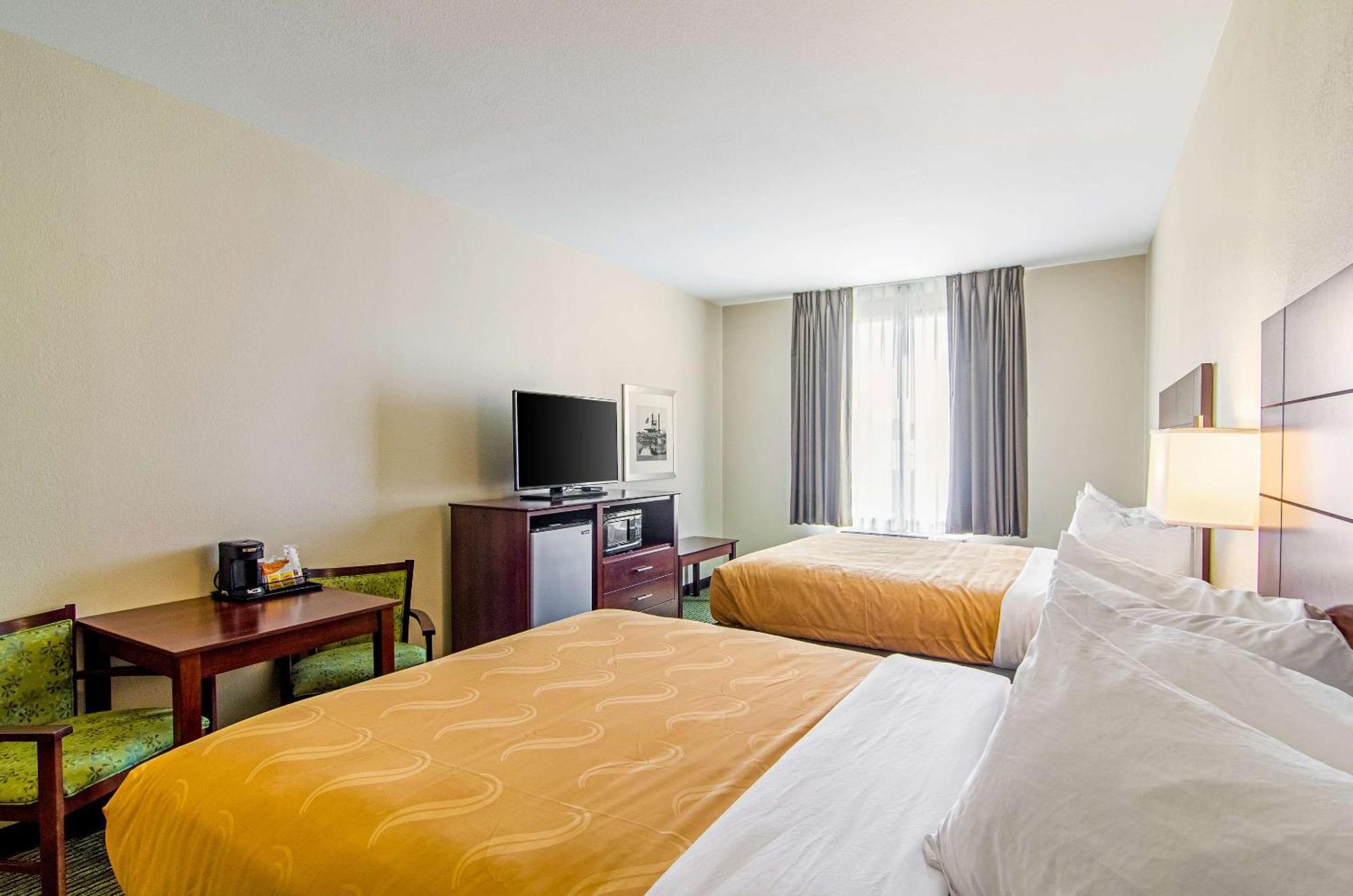 Quality Inn & Suites Near Tanger Outlet Mall Gonzales Εξωτερικό φωτογραφία