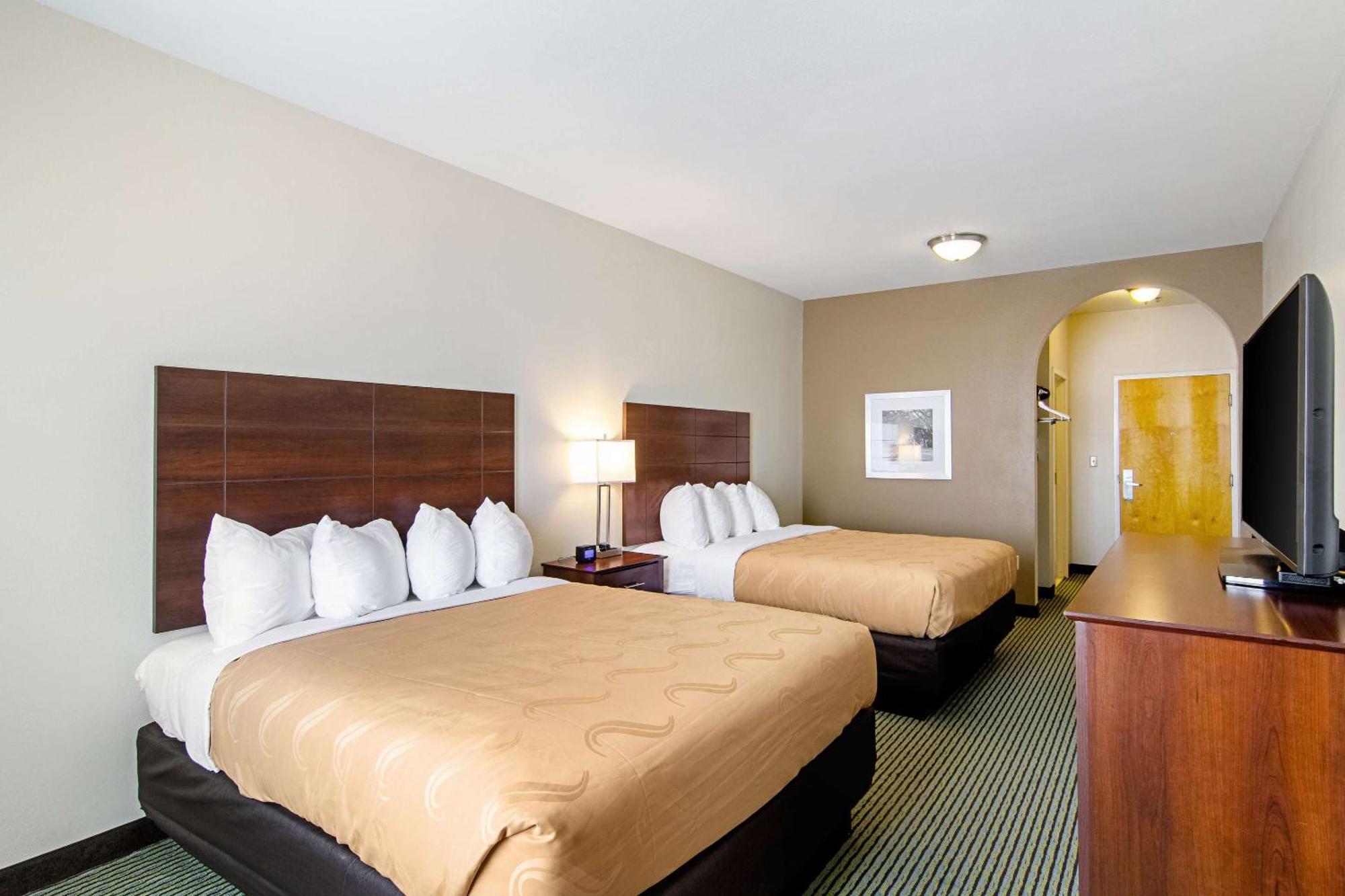 Quality Inn & Suites Near Tanger Outlet Mall Gonzales Εξωτερικό φωτογραφία