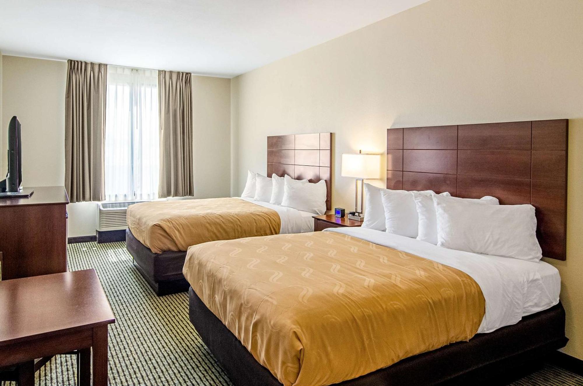 Quality Inn & Suites Near Tanger Outlet Mall Gonzales Εξωτερικό φωτογραφία