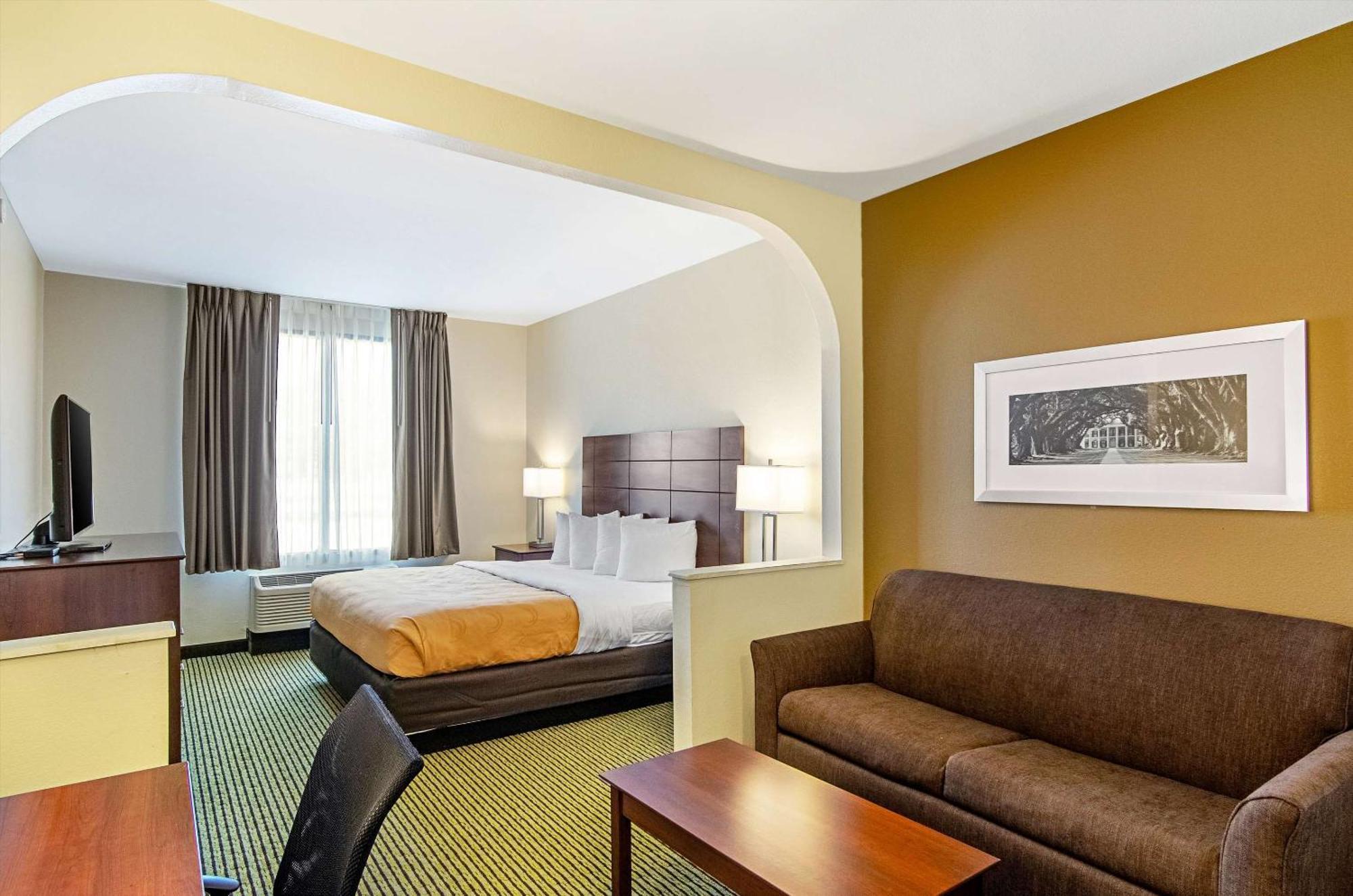 Quality Inn & Suites Near Tanger Outlet Mall Gonzales Εξωτερικό φωτογραφία