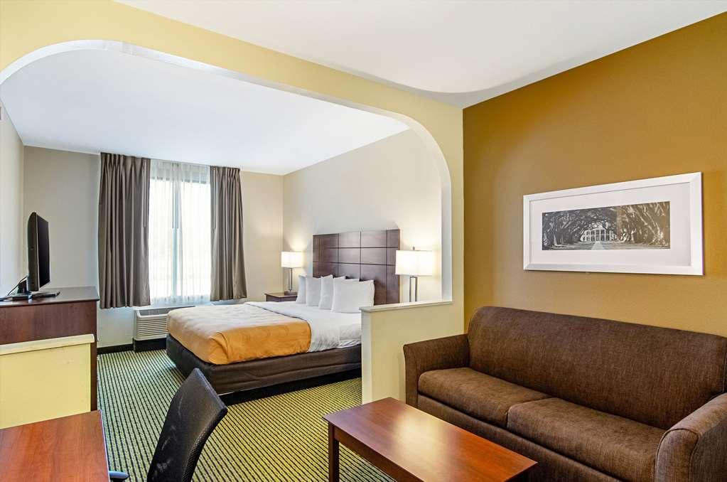 Quality Inn & Suites Near Tanger Outlet Mall Gonzales Δωμάτιο φωτογραφία