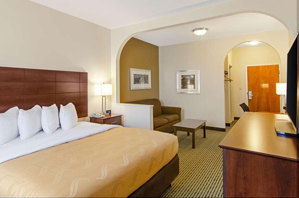 Quality Inn & Suites Near Tanger Outlet Mall Gonzales Δωμάτιο φωτογραφία
