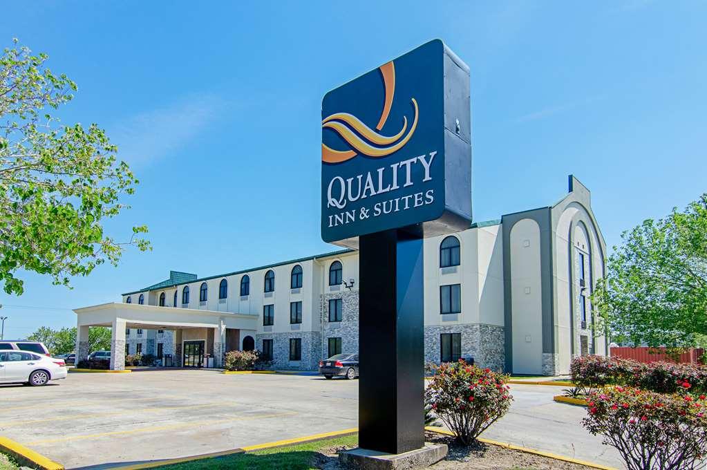 Quality Inn & Suites Near Tanger Outlet Mall Gonzales Εξωτερικό φωτογραφία
