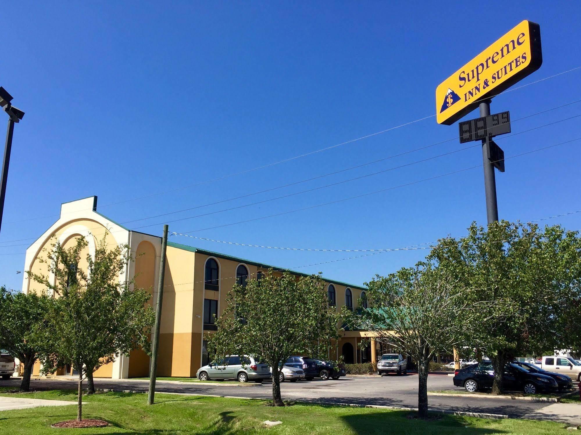 Quality Inn & Suites Near Tanger Outlet Mall Gonzales Εξωτερικό φωτογραφία