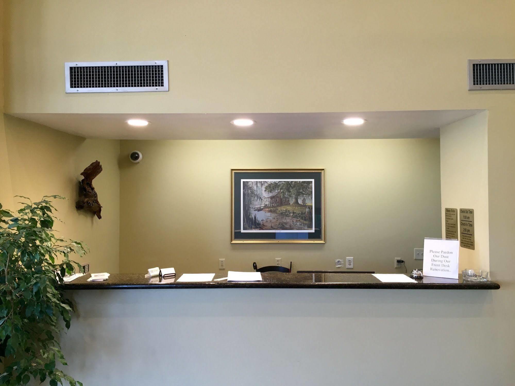 Quality Inn & Suites Near Tanger Outlet Mall Gonzales Εξωτερικό φωτογραφία