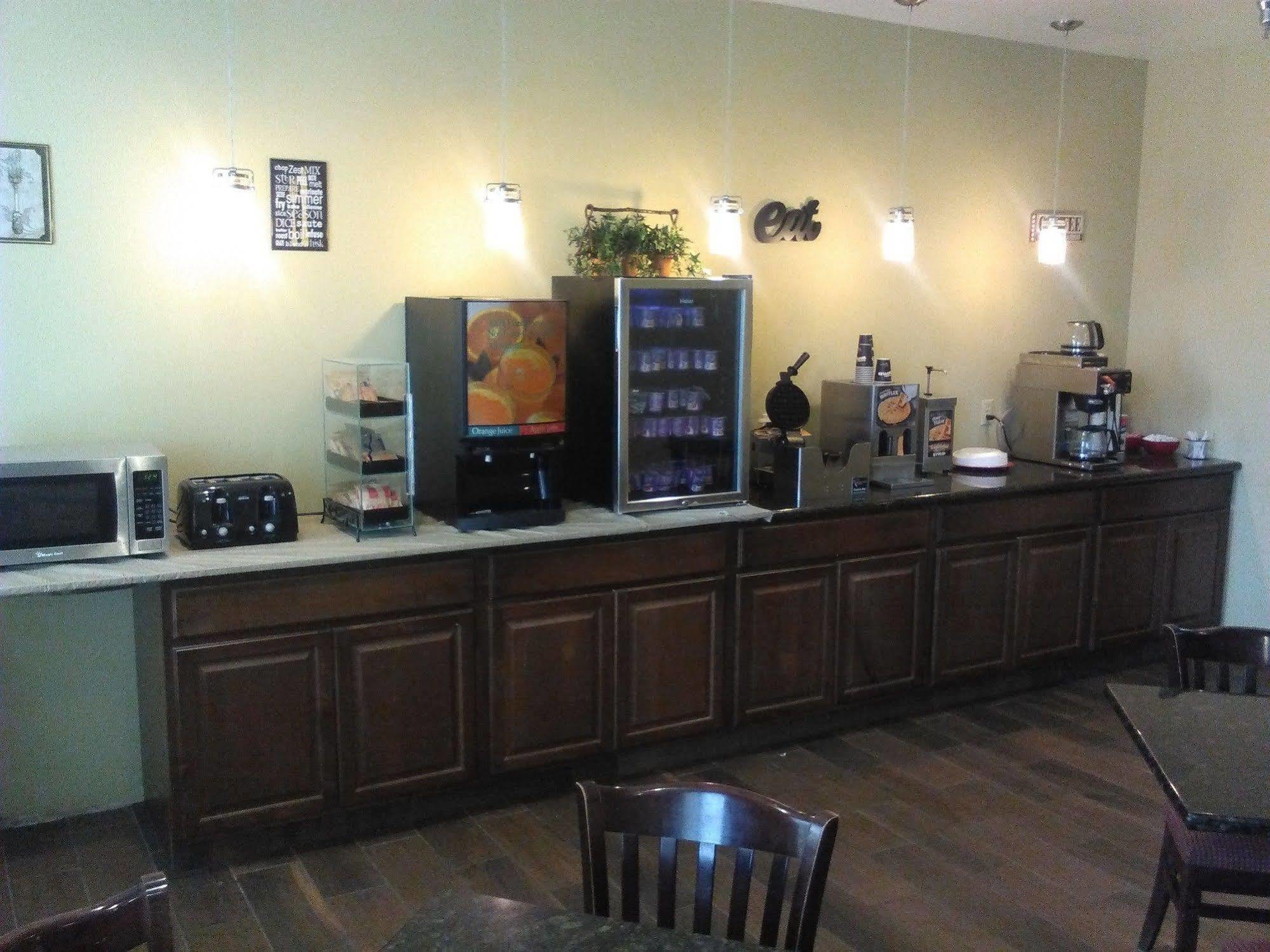 Quality Inn & Suites Near Tanger Outlet Mall Gonzales Εξωτερικό φωτογραφία